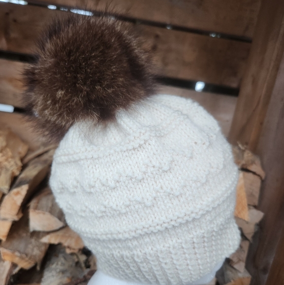 Beautiful handknit toque with real fur pompom - Picture 1 of 1